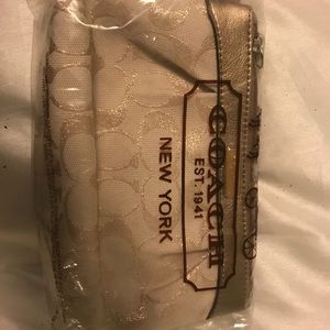 New Authentic Coach beautiful Gold wristlet W/tag
